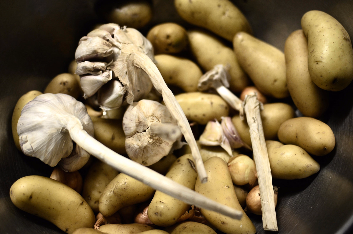 Smashed Potatoes with Garlic